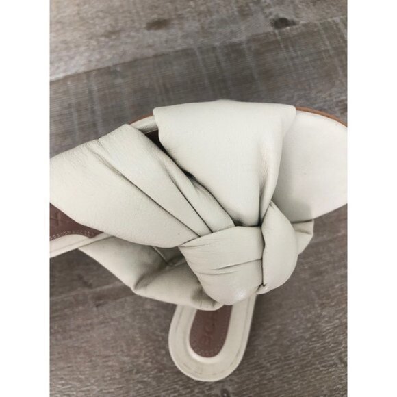 BCBGMAXAZRIA Women's Tinsley Knotted beige Leather Slides size 5 - Picture 8 of 9